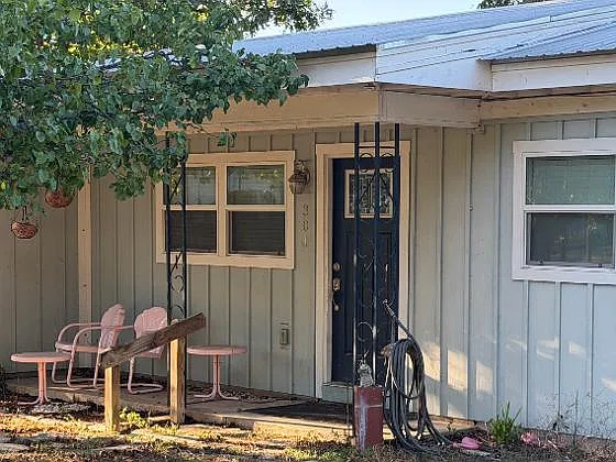 3 bed, 1160 sqft, $2,200 — Photo 2