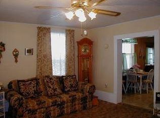 104 Maple St, Carmi, IL 62821