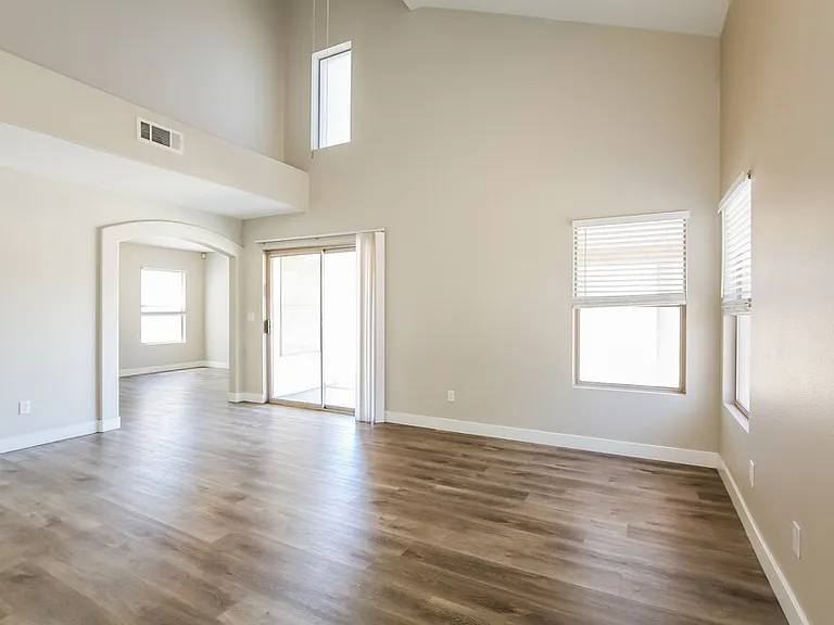 1218 Cobble Lake Ave — Photo 6