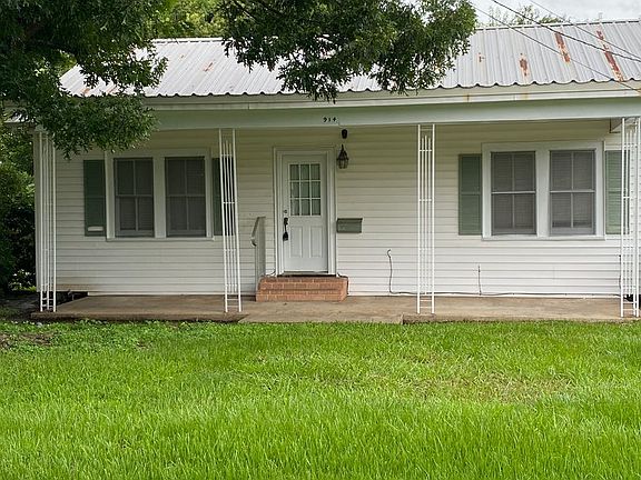 2nd image of 914 Saint Patrick St