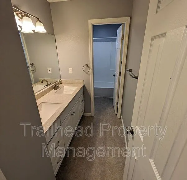 307 NE Timbercreek Dr — Photo 17