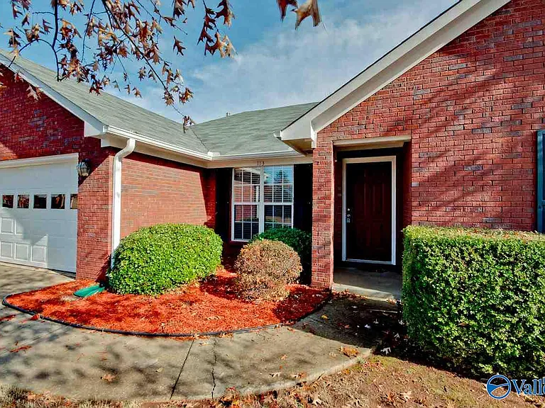 113 Claytor Ln — Photo 2