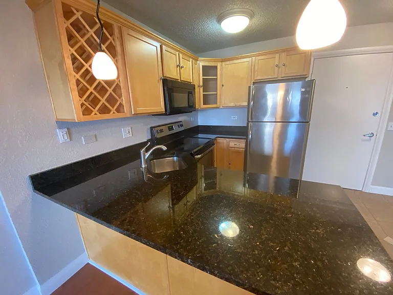 909 Logan St #11E — Photo 8