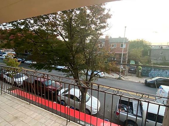 5th image of 2129 21st Ave APT 2A