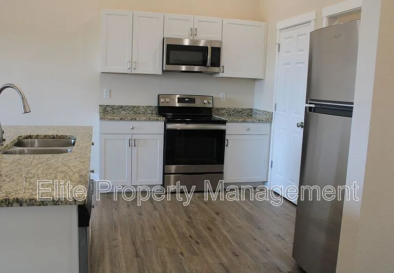 318 W Coral Dr — Photo 5