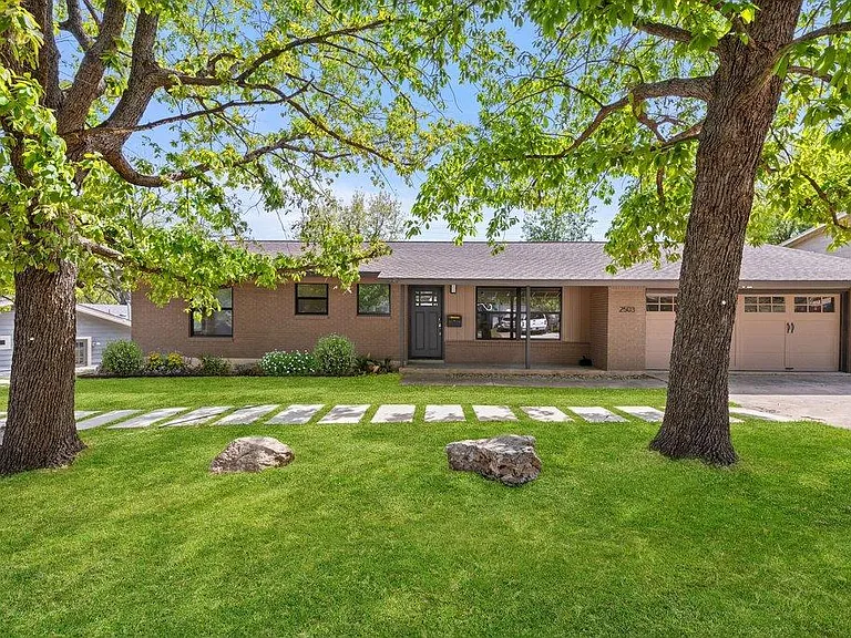 2503 Rockingham Dr — Photo 2