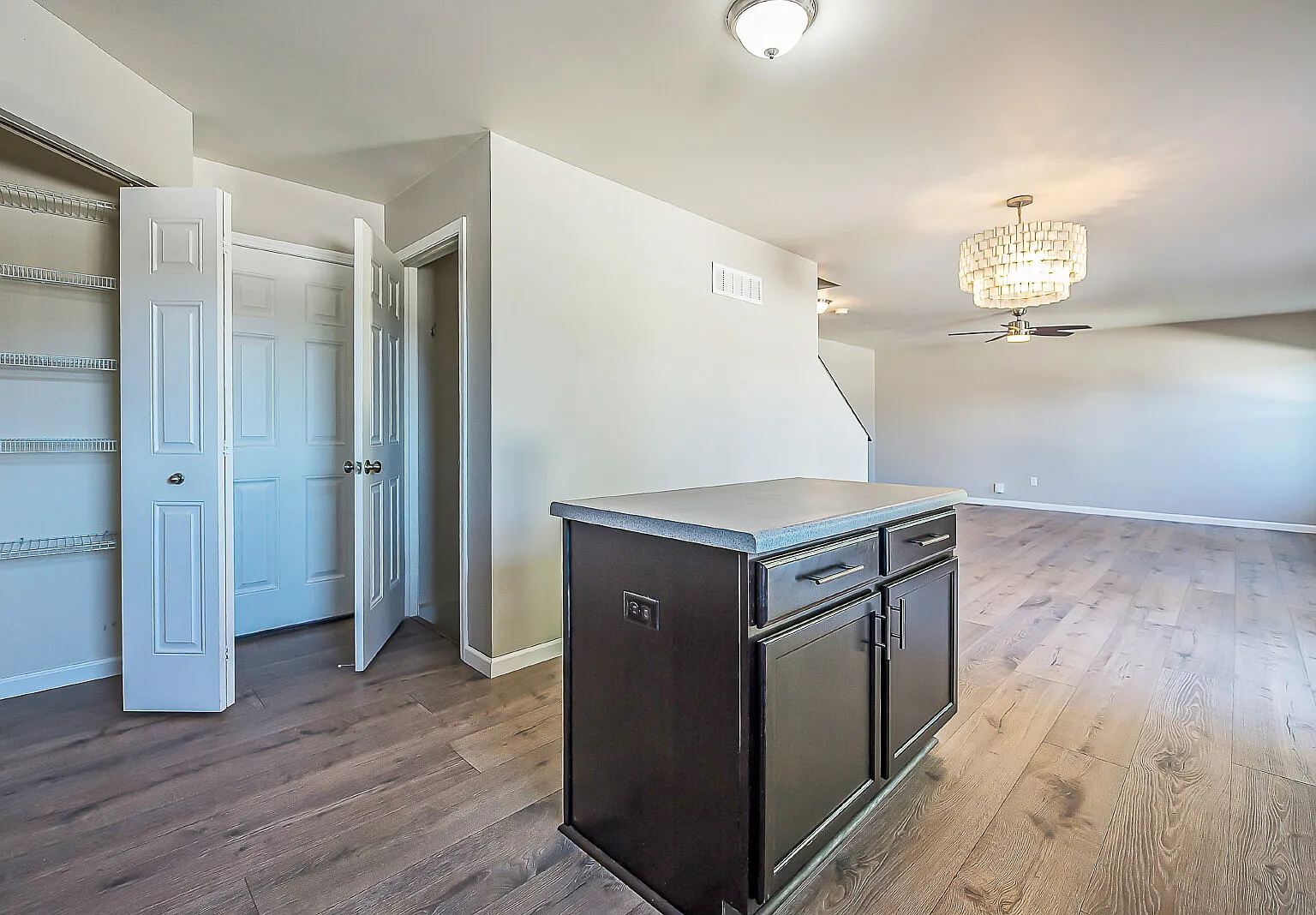 3 bed, 2.5 bath, 1821 sqft, $3,000 — Photo 4