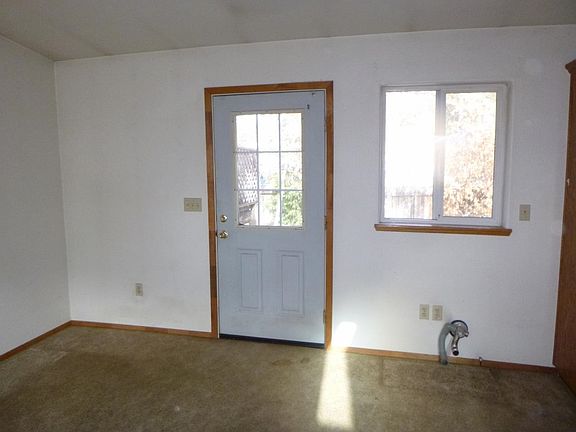 5th image of 219 Shelley Ln