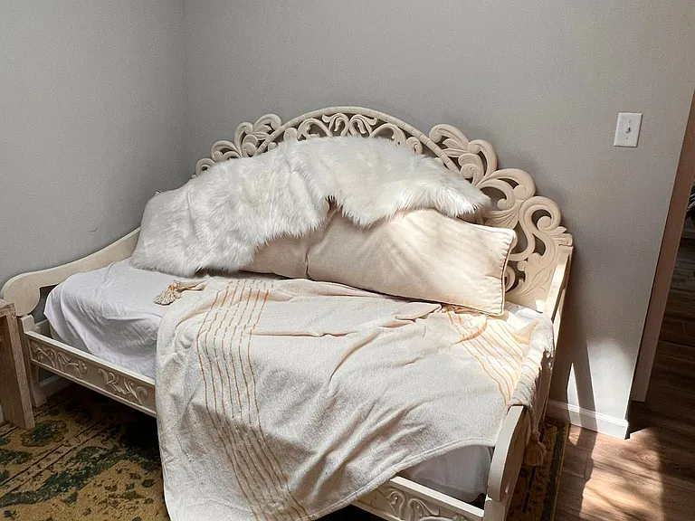 Guest in this twin-sized day bed can pull the skylight shade at night and blackout curtains will also be provided for optimum sleep. Clean bedding, sheets, blankets and pillows will be provided.