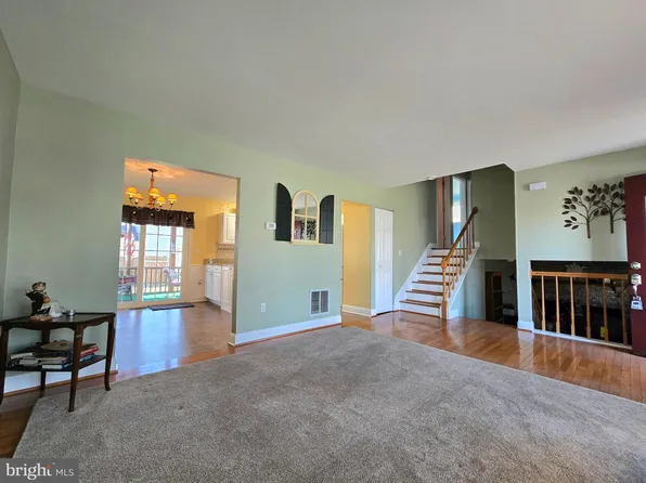 9 Montrose Rd, Pasadena, MD 21122