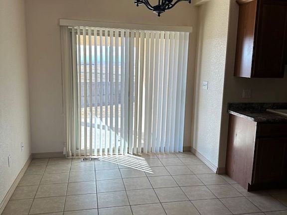 3rd image of 2408 Crestwood Ln