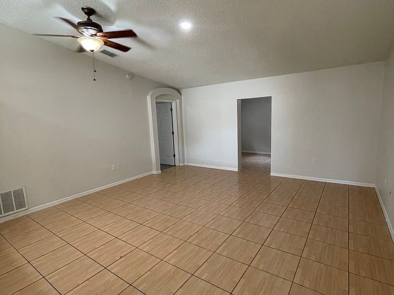 5th image of 2941 Omaha Dr