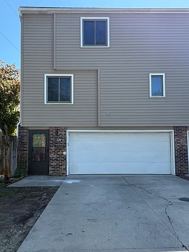 220 6th St Photo 1