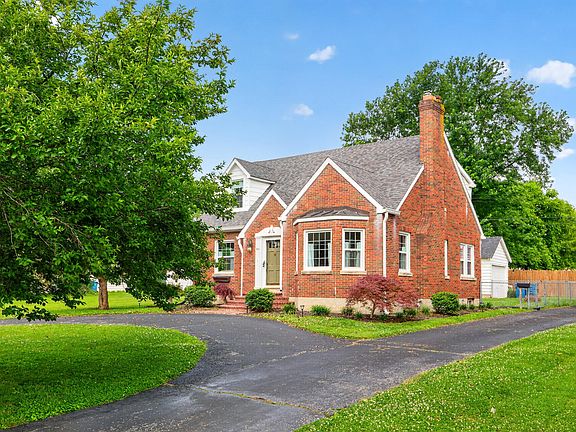 3rd image of 304 Village Dr