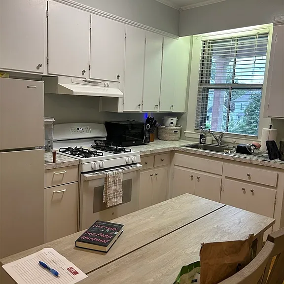 31 Auburn St #1R — Photo 6
