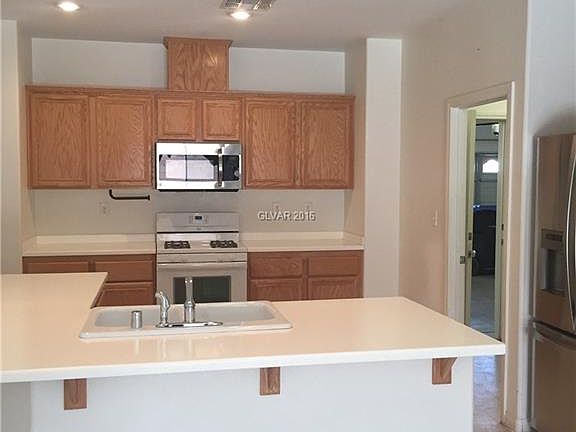 4th image of 204 Summit Creek Ave