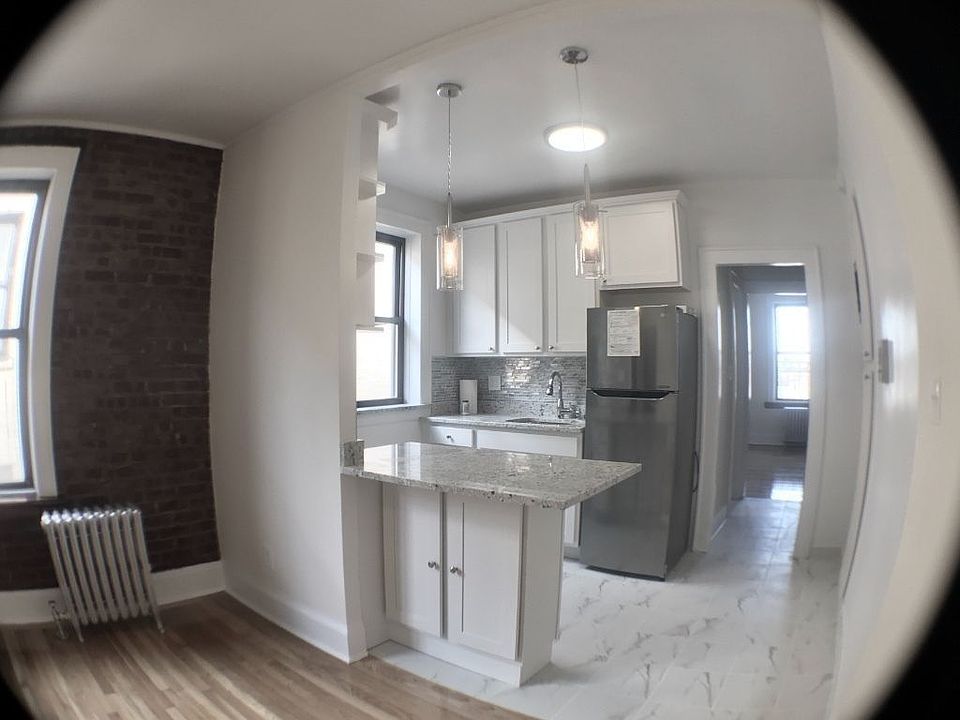 1st image of 2124 Crescent St APT D3