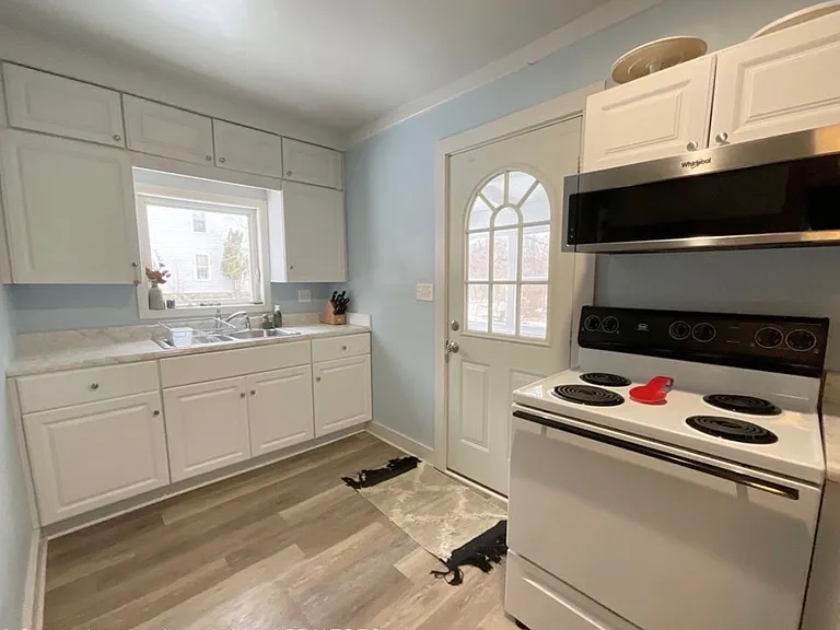 715 Spruce St — Photo 4