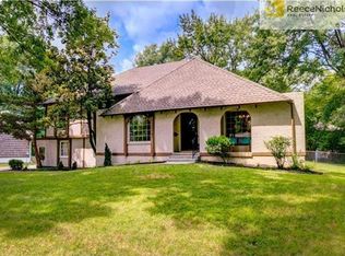 10512 Manor Rd, Leawood, KS 66206