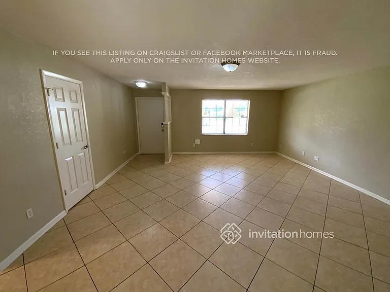 885 Rayston St — Photo 4