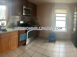 18 Laurel St, Boston, MA 02119