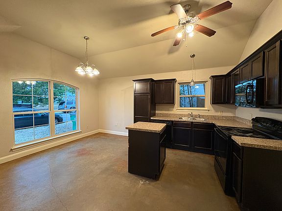 5th image of 704 Perry Ave