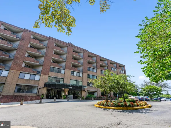 1951 Sagewood Ln #11, Reston, VA 20191