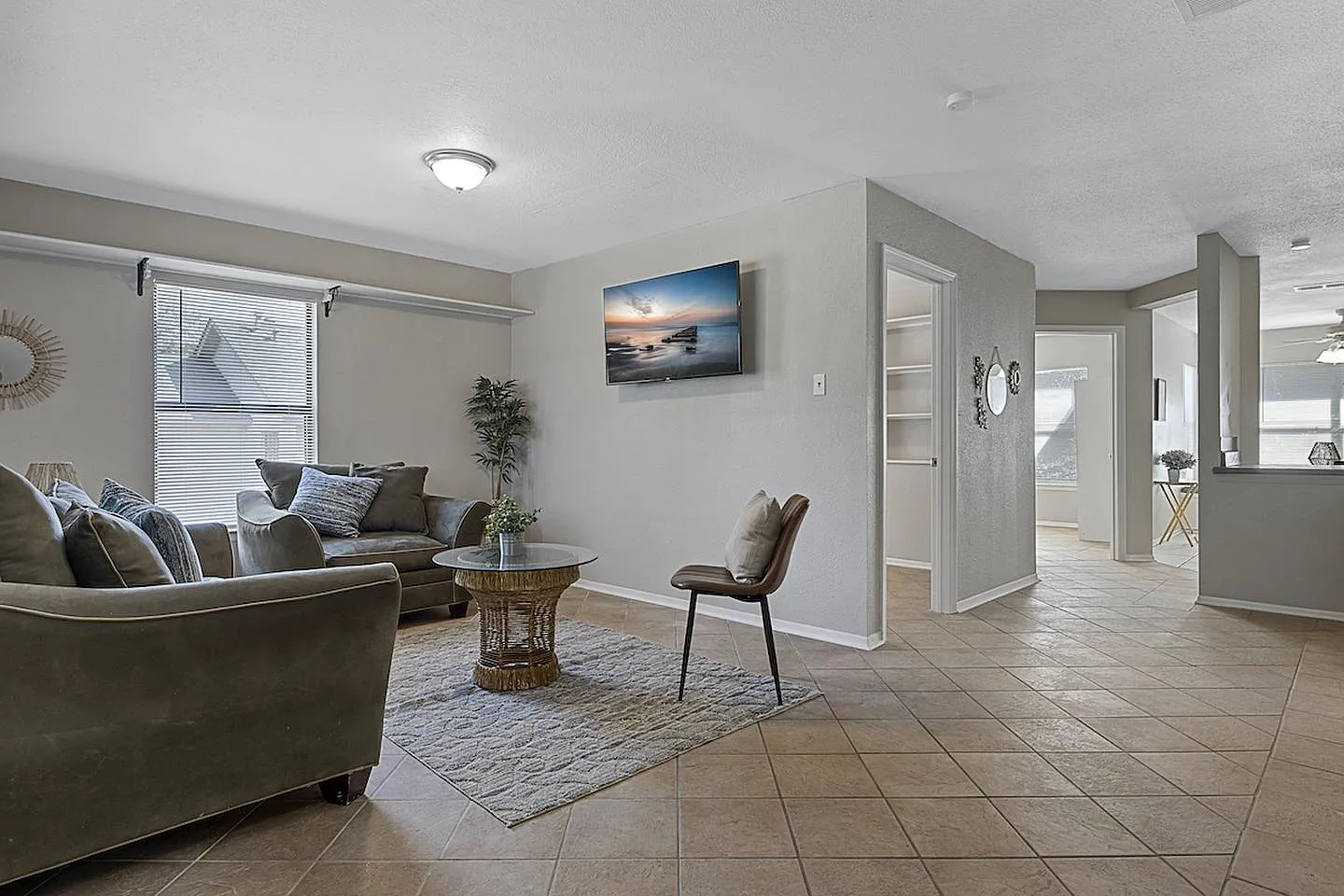 Stunning San Antonio Home in a Prime Location! — Photo 3