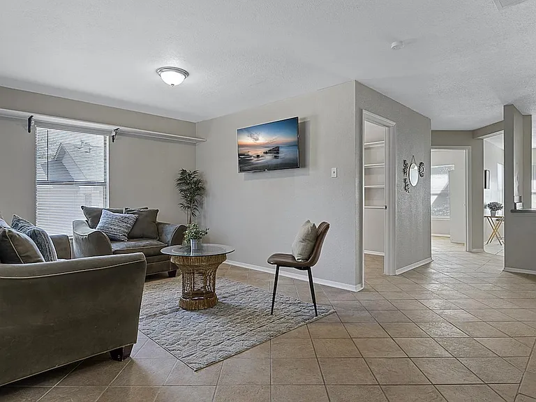 14102 N Hills Village Dr — Photo 3