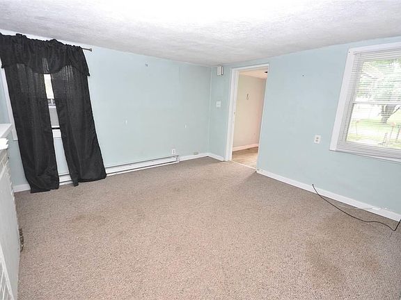 3rd image of 114 E Lion Dr