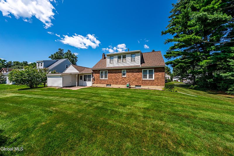 3rd image of 1277 Floral Avenue