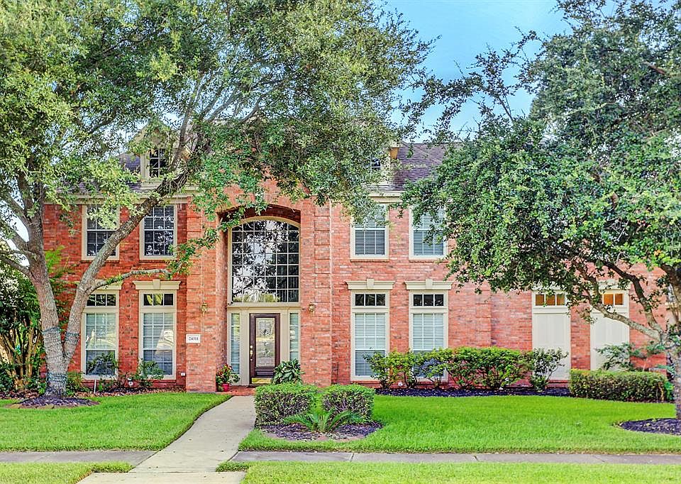 Lovely home on beautiful tree lined tree that backs up to Falcon Point Golf Course hole #7 and lake.