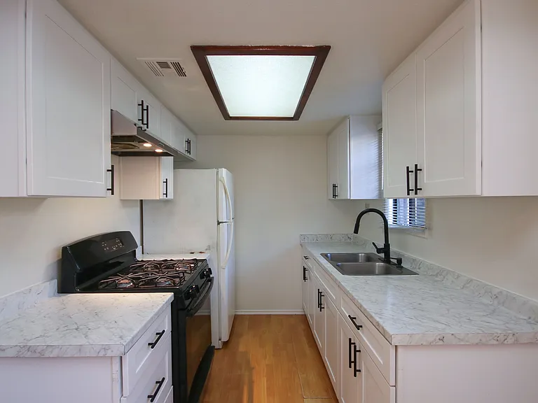 74 S Meridith Ave #4 — Photo 6