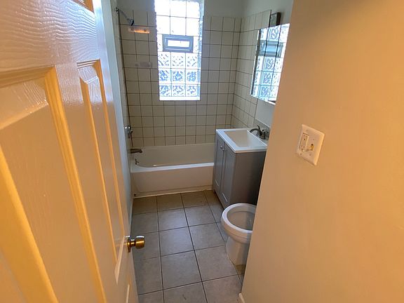 4th image of 5001 W Monroe St #110-3