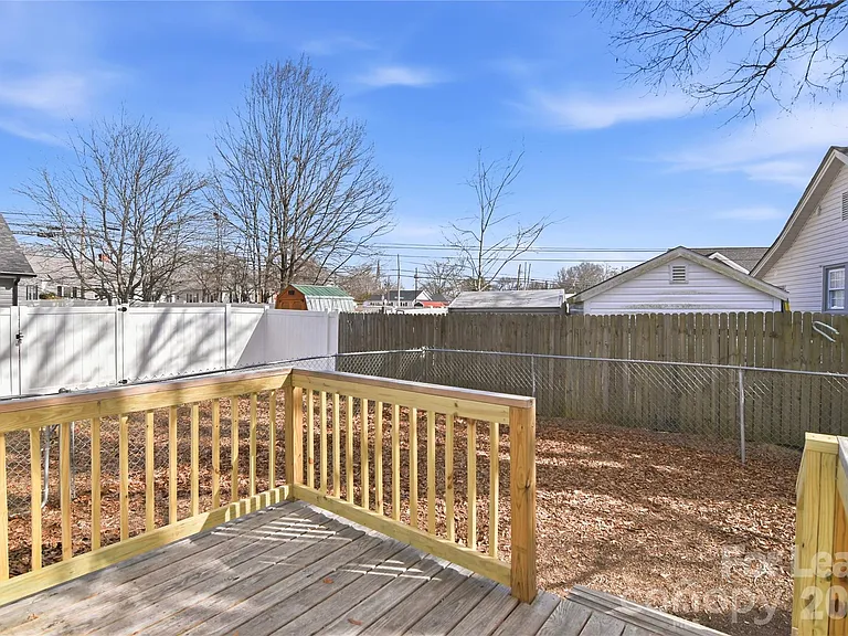 303 York Ave — Photo 17