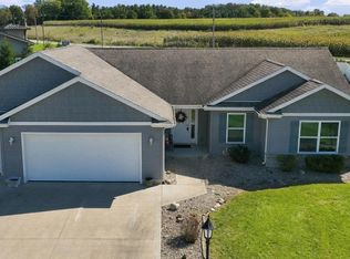 201 Chickadee Ln, Warsaw, IN 46580