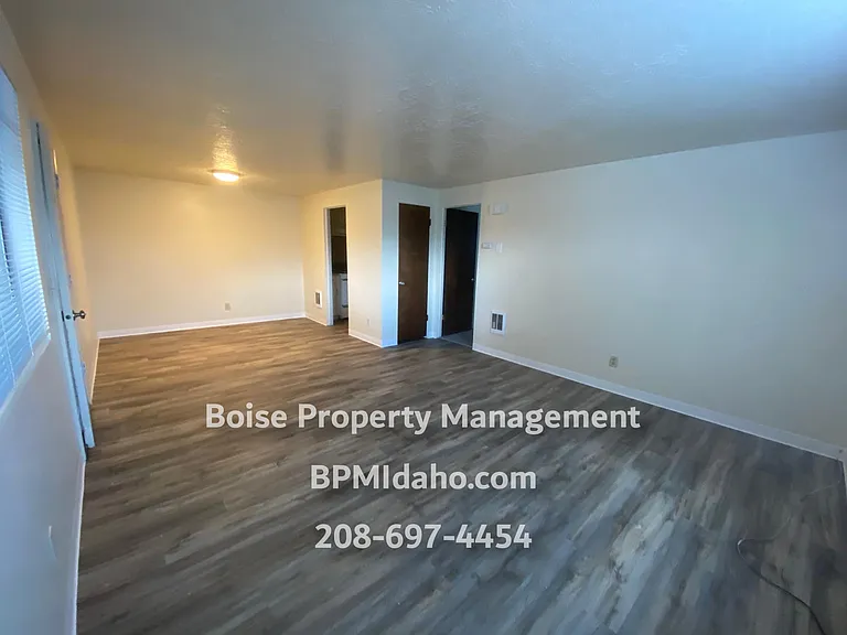 3818 W Alameda St — Photo 2