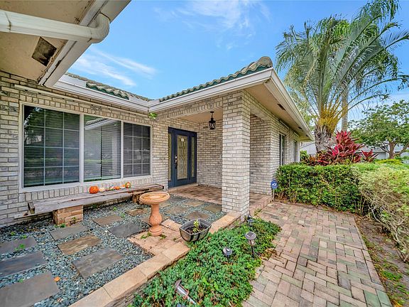 3rd image of 5183 NW 48th Avenue