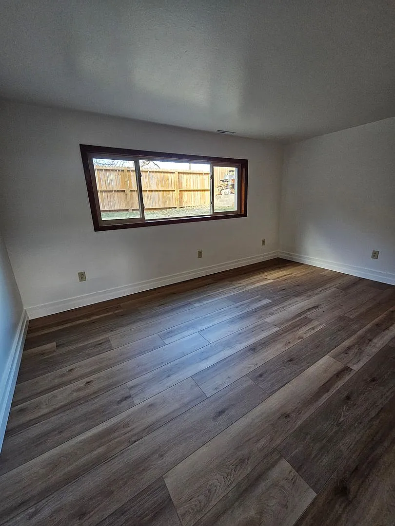r1319LBP — Photo 2