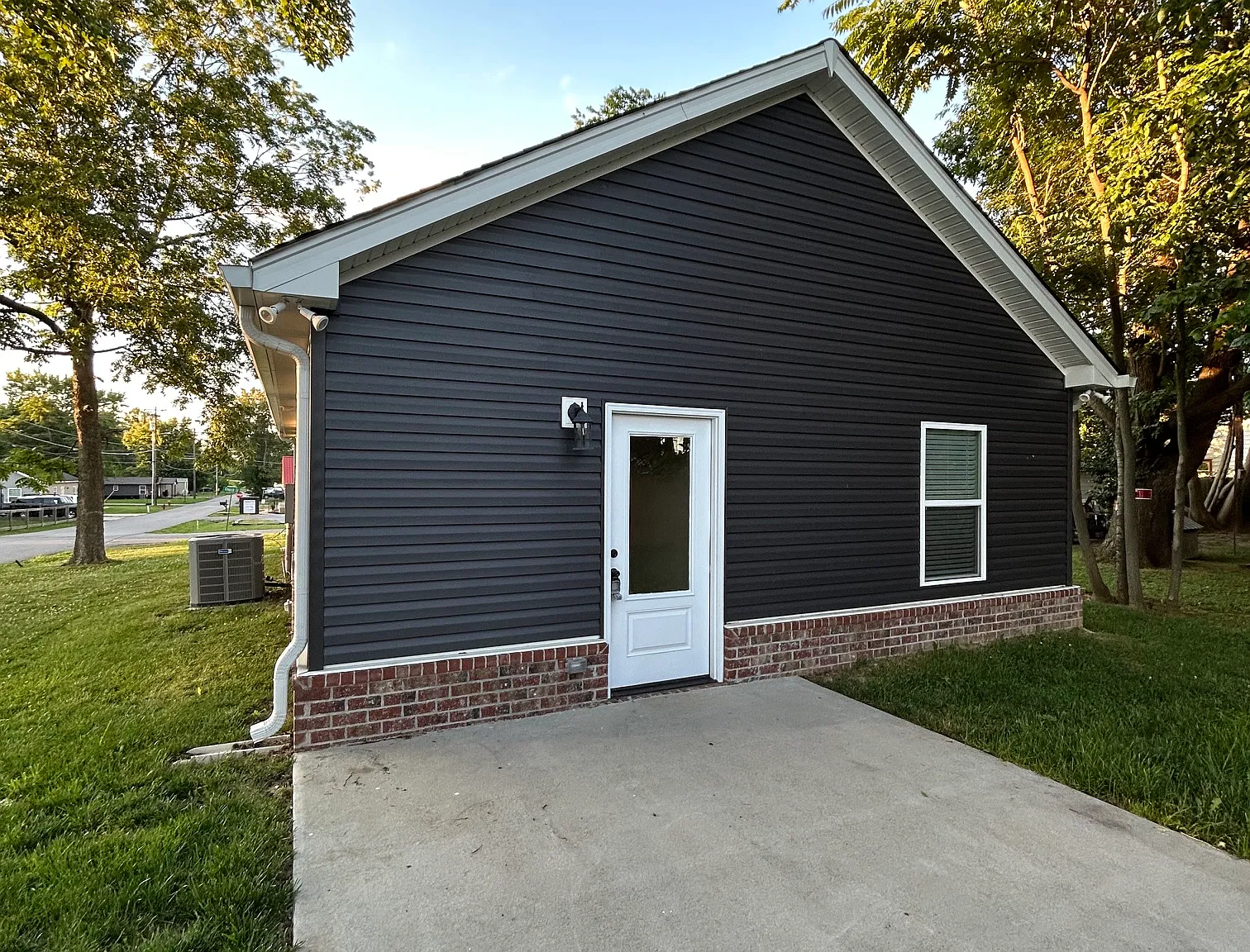 3 bed, 1104 sqft, $1,795 — Photo 2