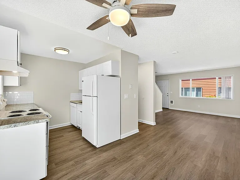 230 Lincoln St — Photo 5