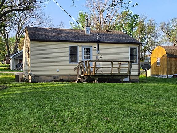 2nd image of 702 W Patterson St