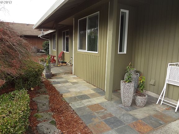 2nd image of 10212 NE 9th St