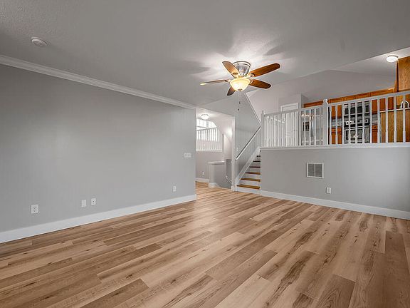 3rd image of 6078 Edgemont Way