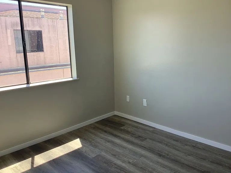4576 Florence Ave — Photo 27