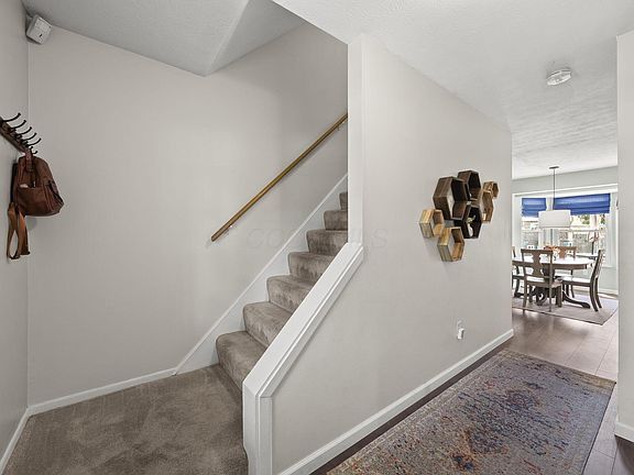 4th image of 328 Meadows Blvd