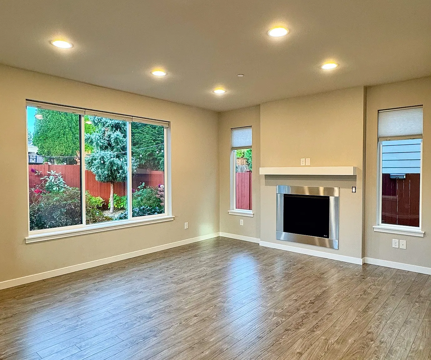 4 bed, 2.5 bath, 2384 sqft, $4,000 — Photo 3