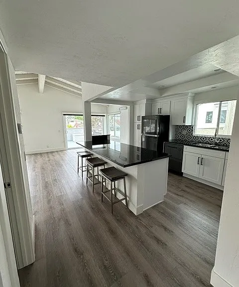 706 1/2 Narcissus Ave — Photo 5