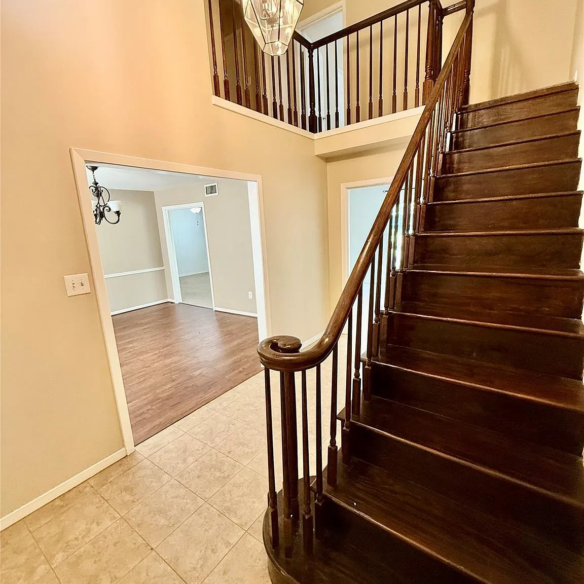 4 bed, 2.5 bath, 2254 sqft, $2,300 — Photo 3