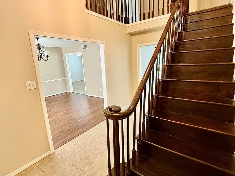 106 Longacre Dr — Photo 3